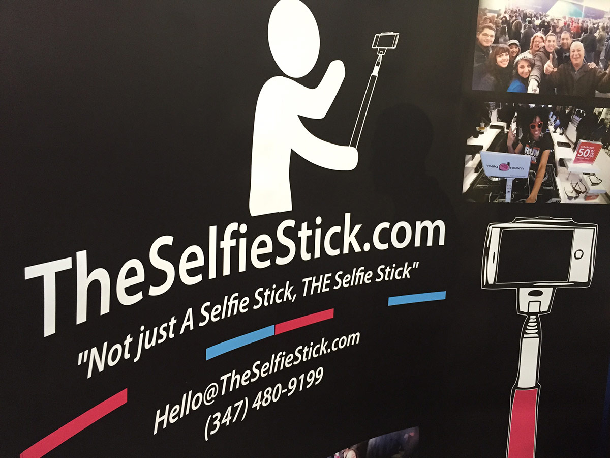 Le stick à selfie, l’objet incontournable
