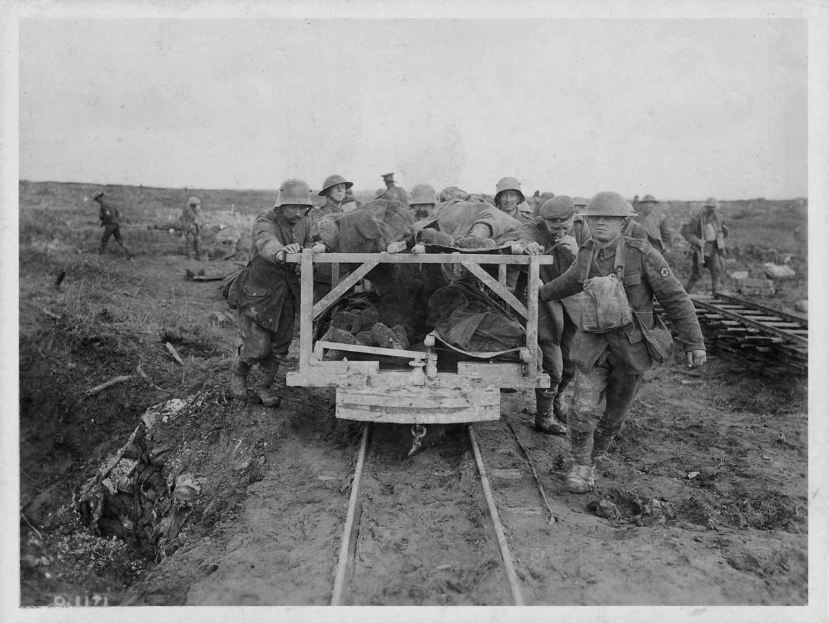 Les blessés sont évacués du front vers l’infirmerie (avril1917) © Musée canadien de la guerre