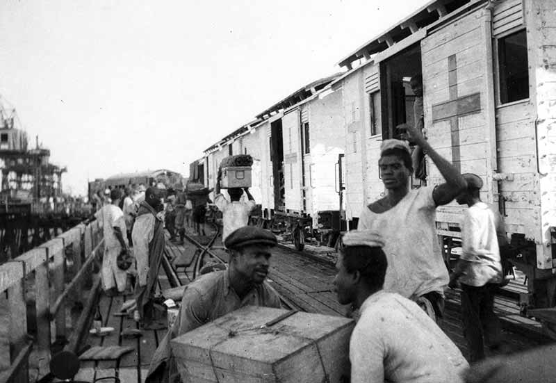 Un train de la Croix-Rouge, à  Lomé en août 1914. © Getty / Popperfoto