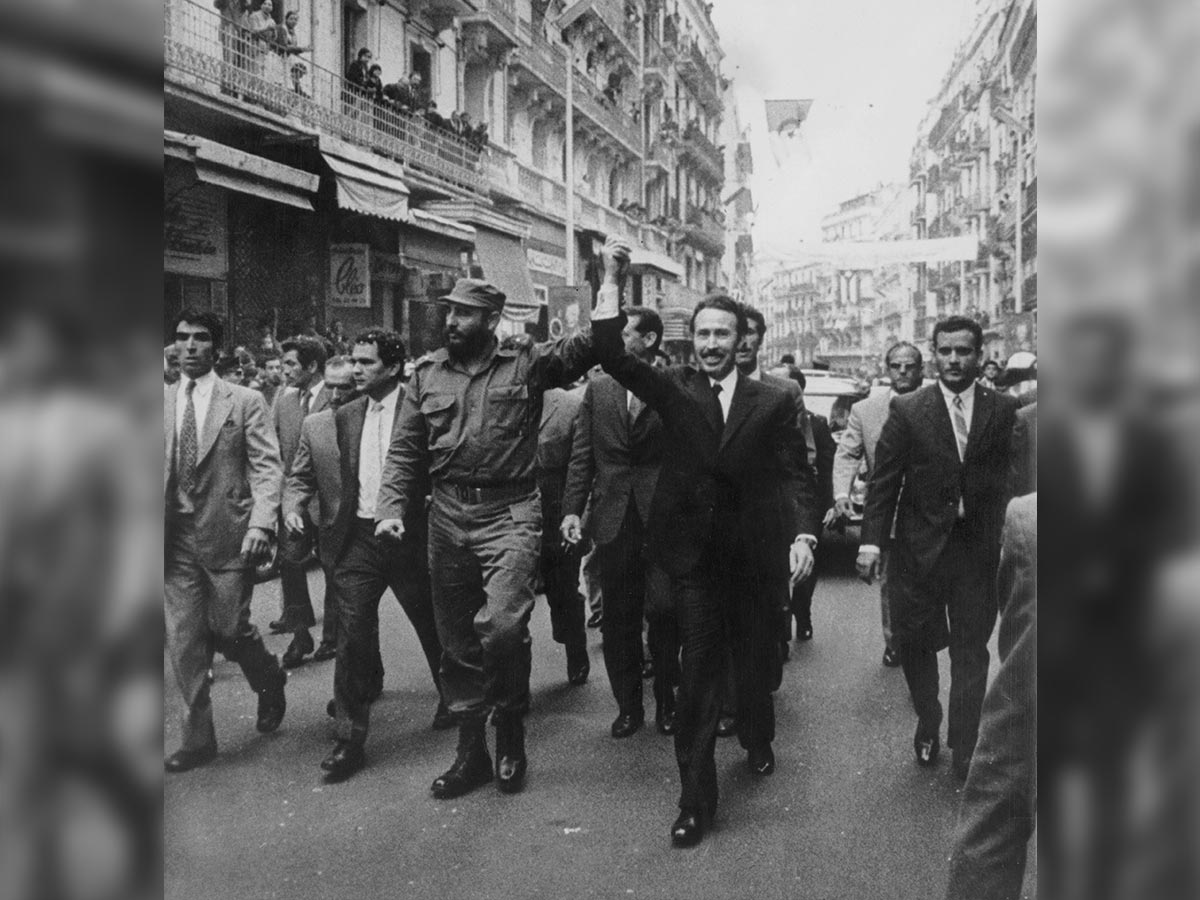 Boumédiène, président algérien reçoit Fidel Castro en 1972 © Keystone /Getty
