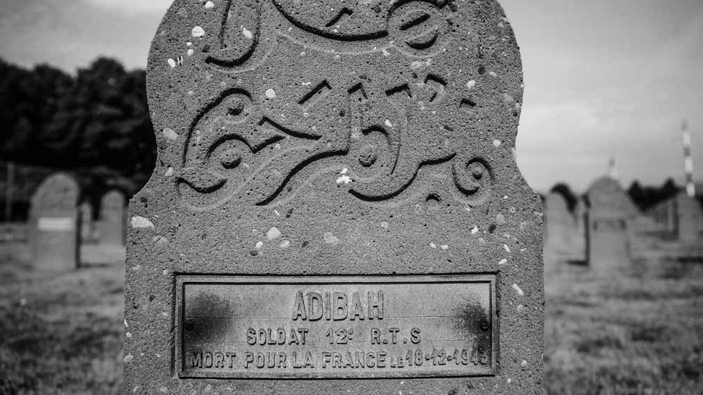 Tombe du tirailleur et résistant Mamadou Addi Bâ, Colmar, France © Julien Masson
